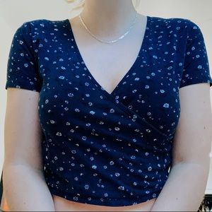 Pacsun cross front cropped Tee in Navy floral